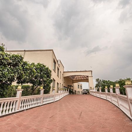 Hotel Celebration Gardens Nowe Delhi Zewnętrze zdjęcie