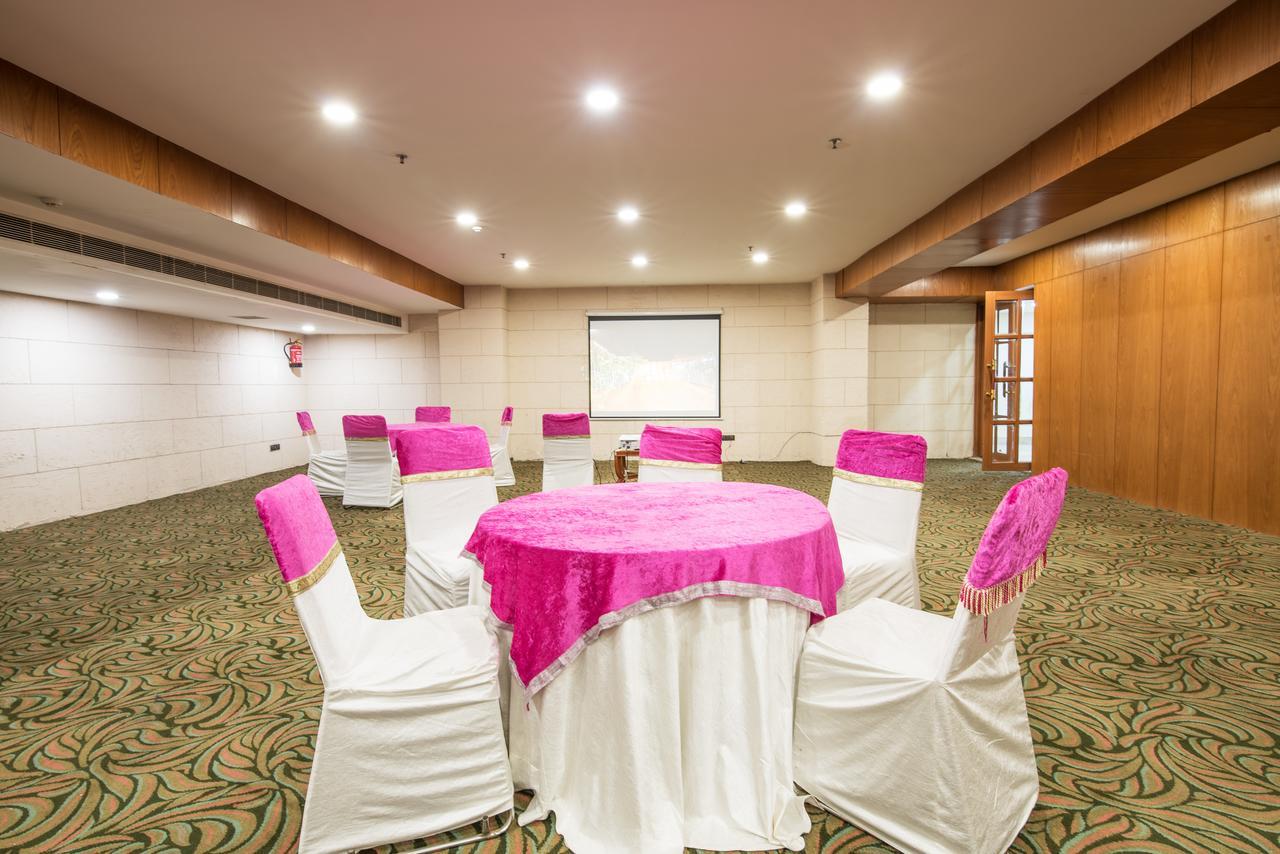 Hotel Celebration Gardens Nowe Delhi Zewnętrze zdjęcie